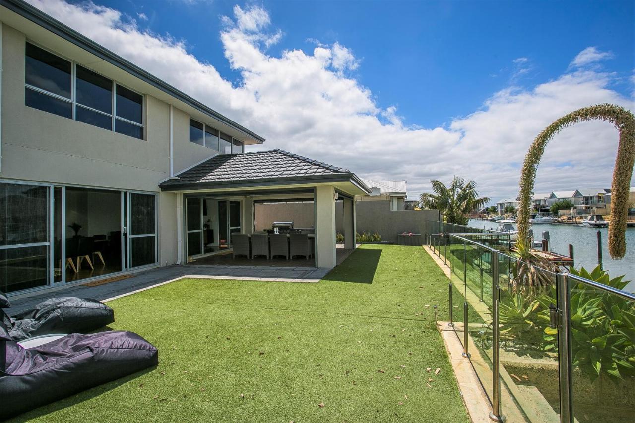 Holiday home Chillax House - Luxury, Canals, Jetty, Family Friendly - Sleeps 14 In Style!