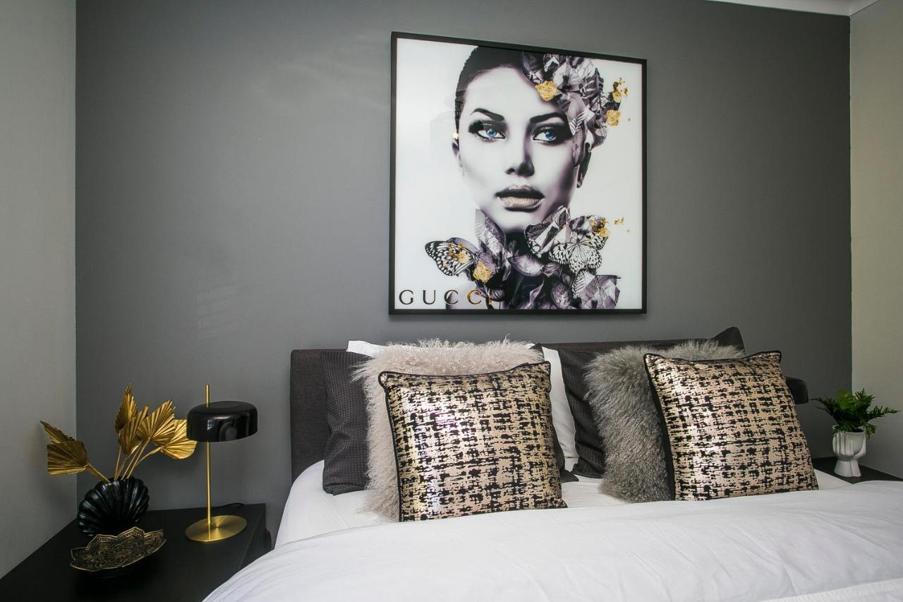 Chillax House - Luxury, Canals, Jetty, Family Friendly - Sleeps 14 In Style!