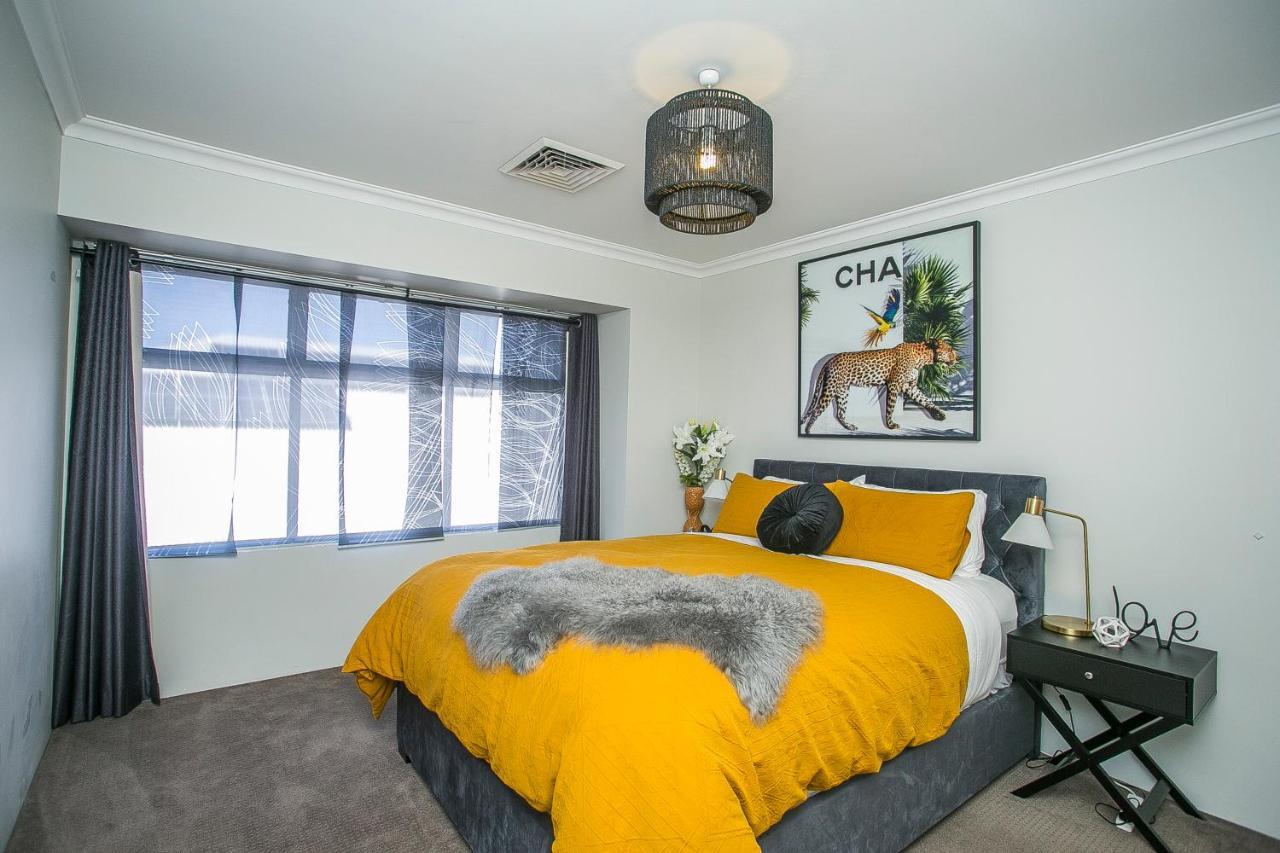 Chillax House - Luxury, Canals, Jetty, Family Friendly - Sleeps 14 In Style! Mandurah